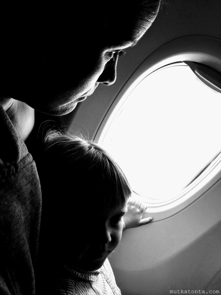 lentokoneessa lapsen kanssa