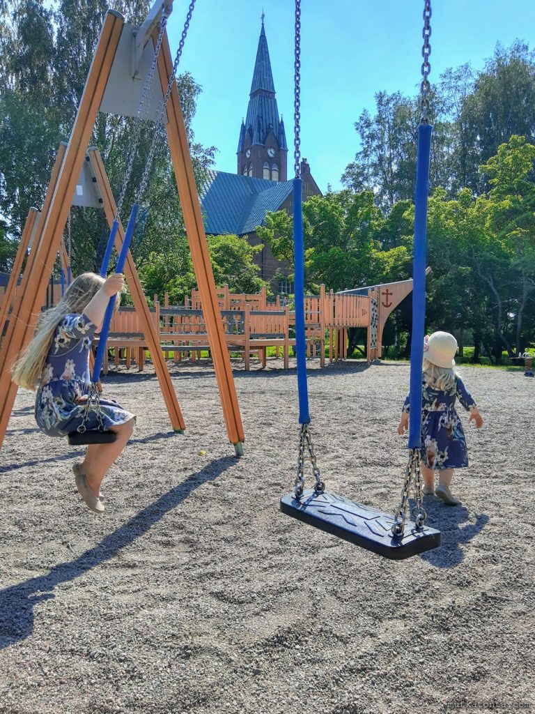 Forssa lasten kanssa: kirkon leikkipuisto