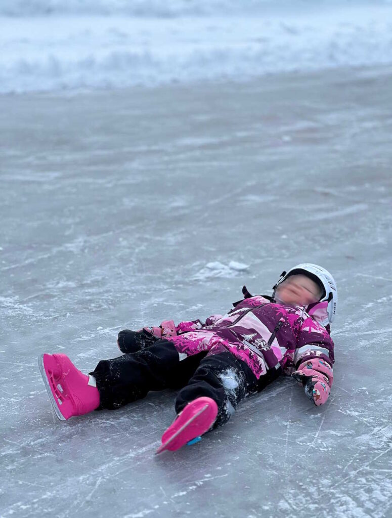Miten opettaa lapsi nousemaan jäästä?